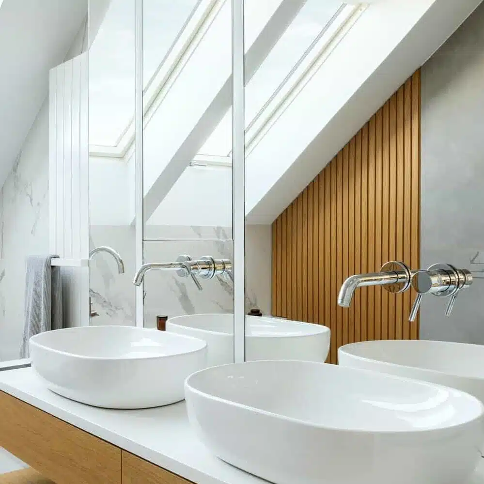 Badezimmer hell Sanitär und Installationen